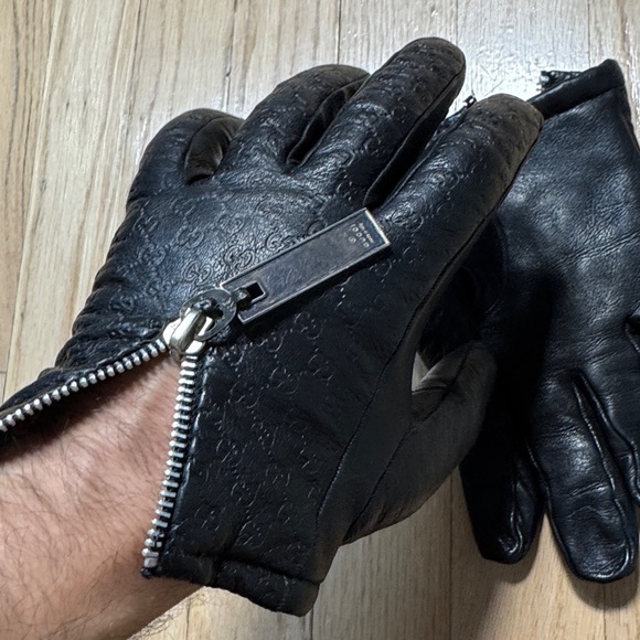 Authentic Gucci Black Leather Gloves embossed with Zipper Accent